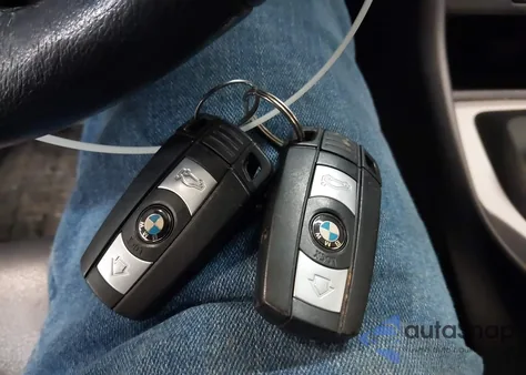 2014 BMW X1 xDrive28I z USA, uszkodzony, nr VIN WBAVL1C52EVY12496